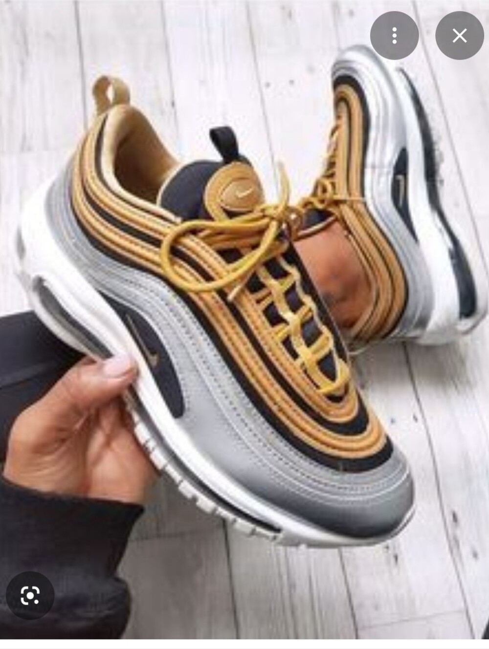 ♥️Womens EUC Gold and Black Nike Airmax Sneakers
